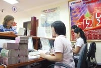 Ngành ngân hàng đang đứng trước áp lực cạnh tranh lớn khi hội nhập. Ảnh: Đức Thanh